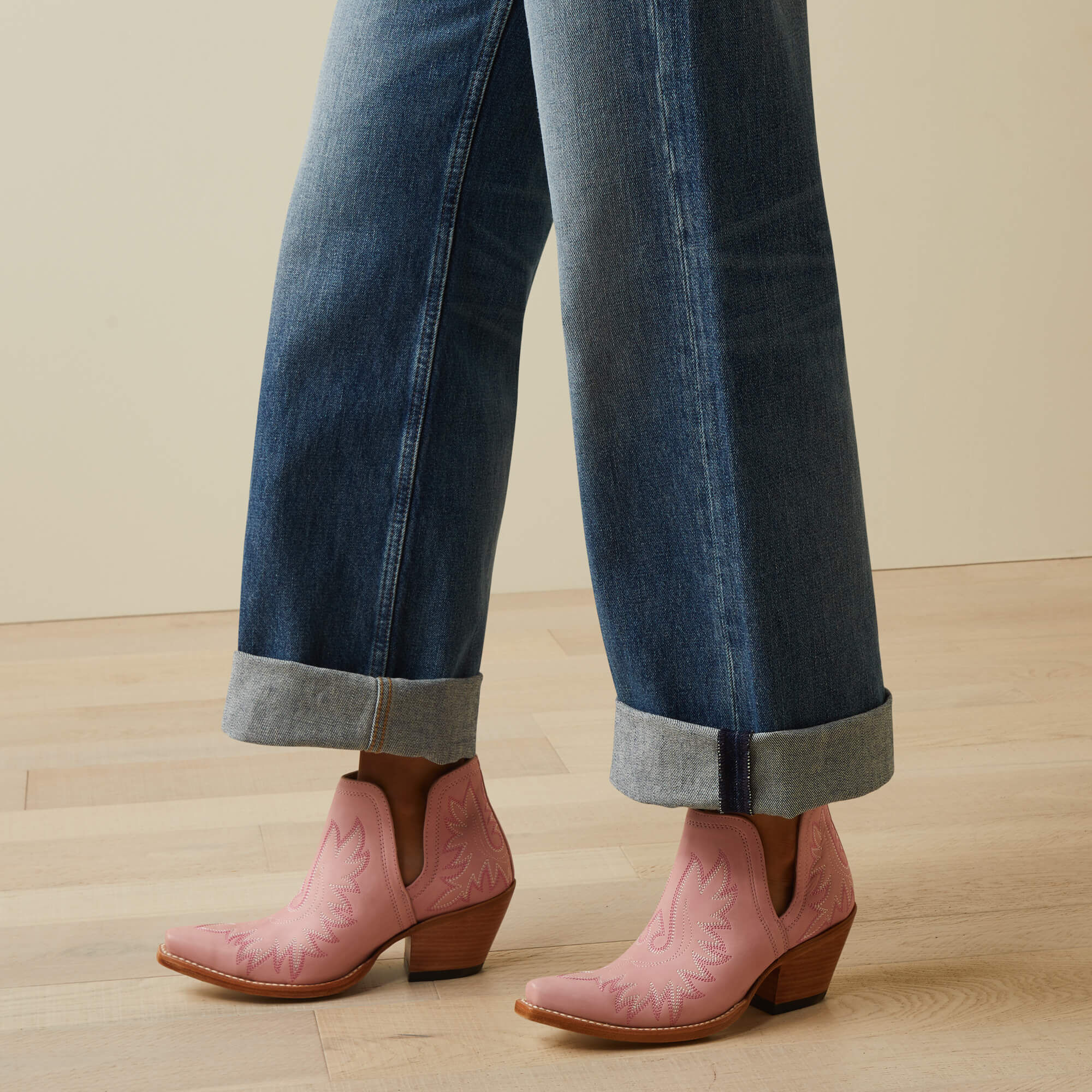 Ultra High Rise Tomboy Wide Jean-Ariat
