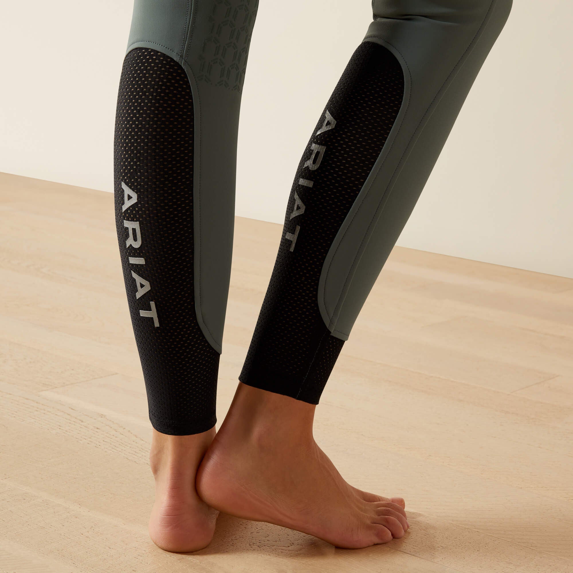 Tri Factor Vivacity Heat Half Grip Breech-Ariat