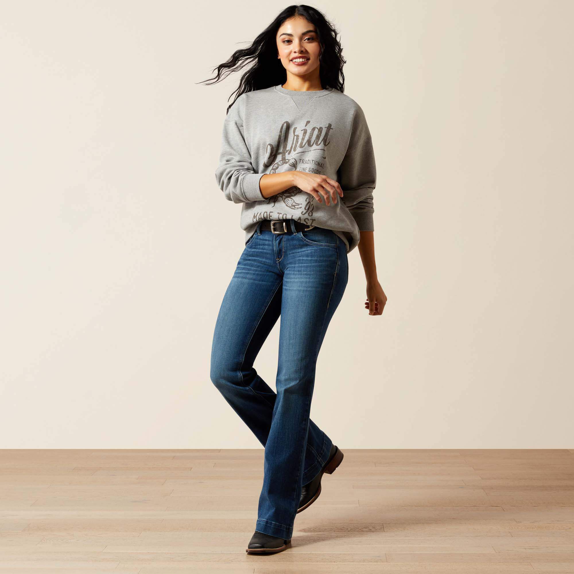 Scorpion Script Oversized Sweatshirt-Ariat