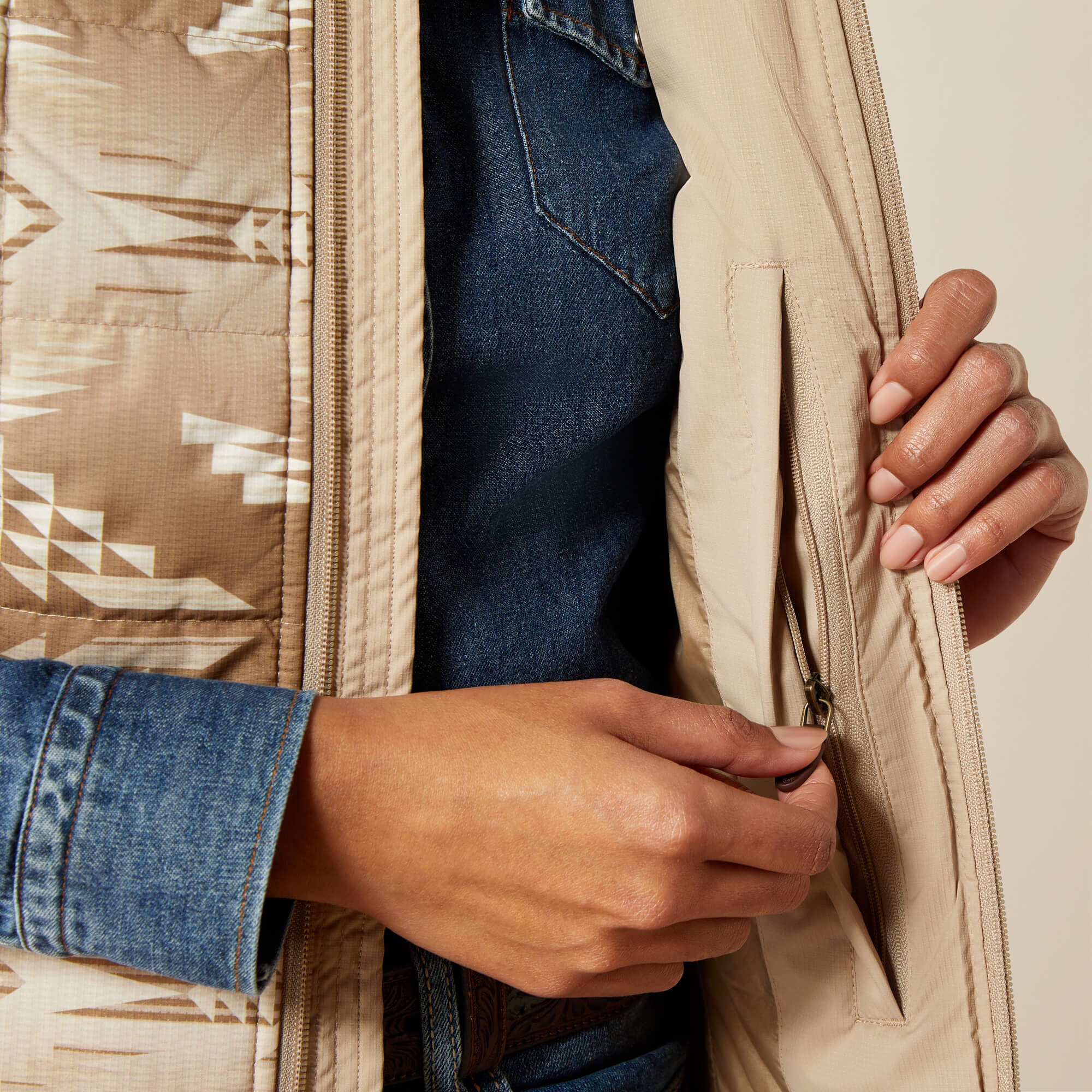 Crius Insulated Vest-Ariat